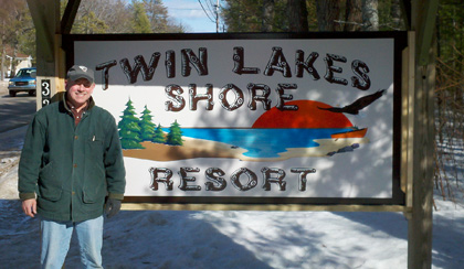 Twin Lakes Shore Resort Sign